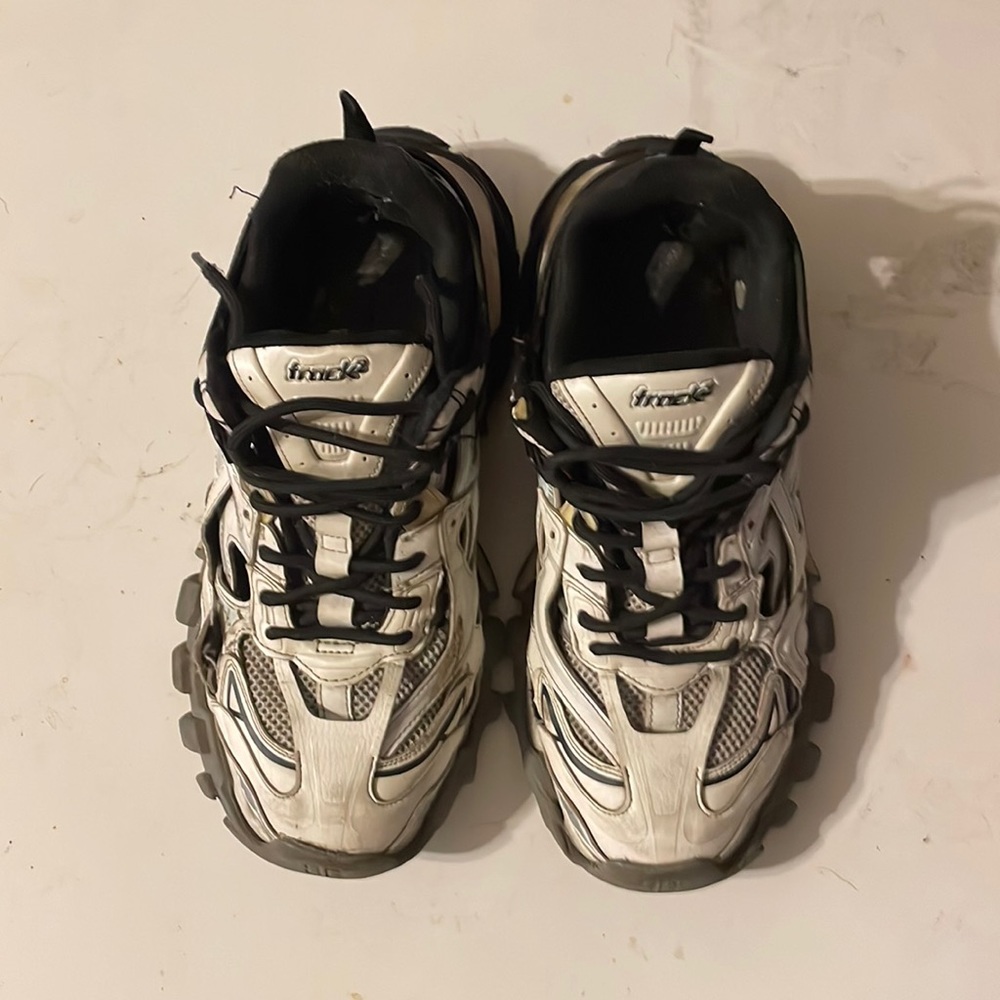 I’m selling these track runners for $460 and below if your interested in them!